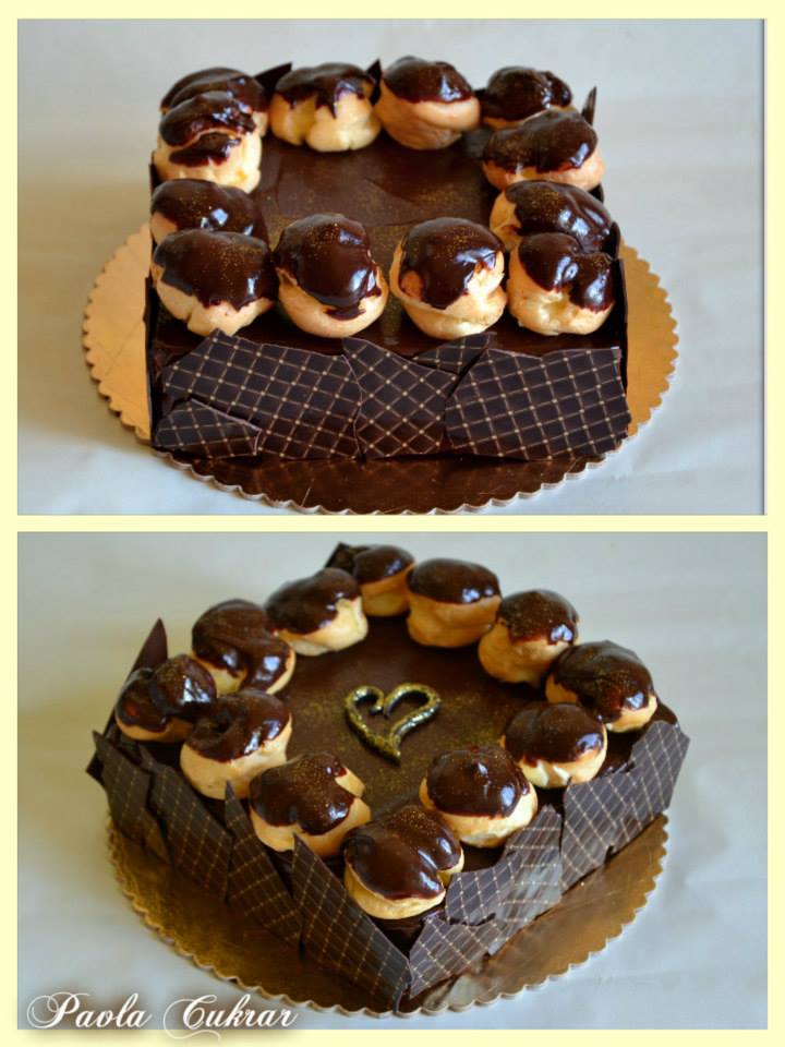 Čokoládový korpus, krém s příchutí Margotky dekorace Profiterols (mini větrníčky plnené vanilkovým krémem )